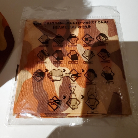 The Original Multifunctional Seamless Face Mask. - Picture 2 of 2